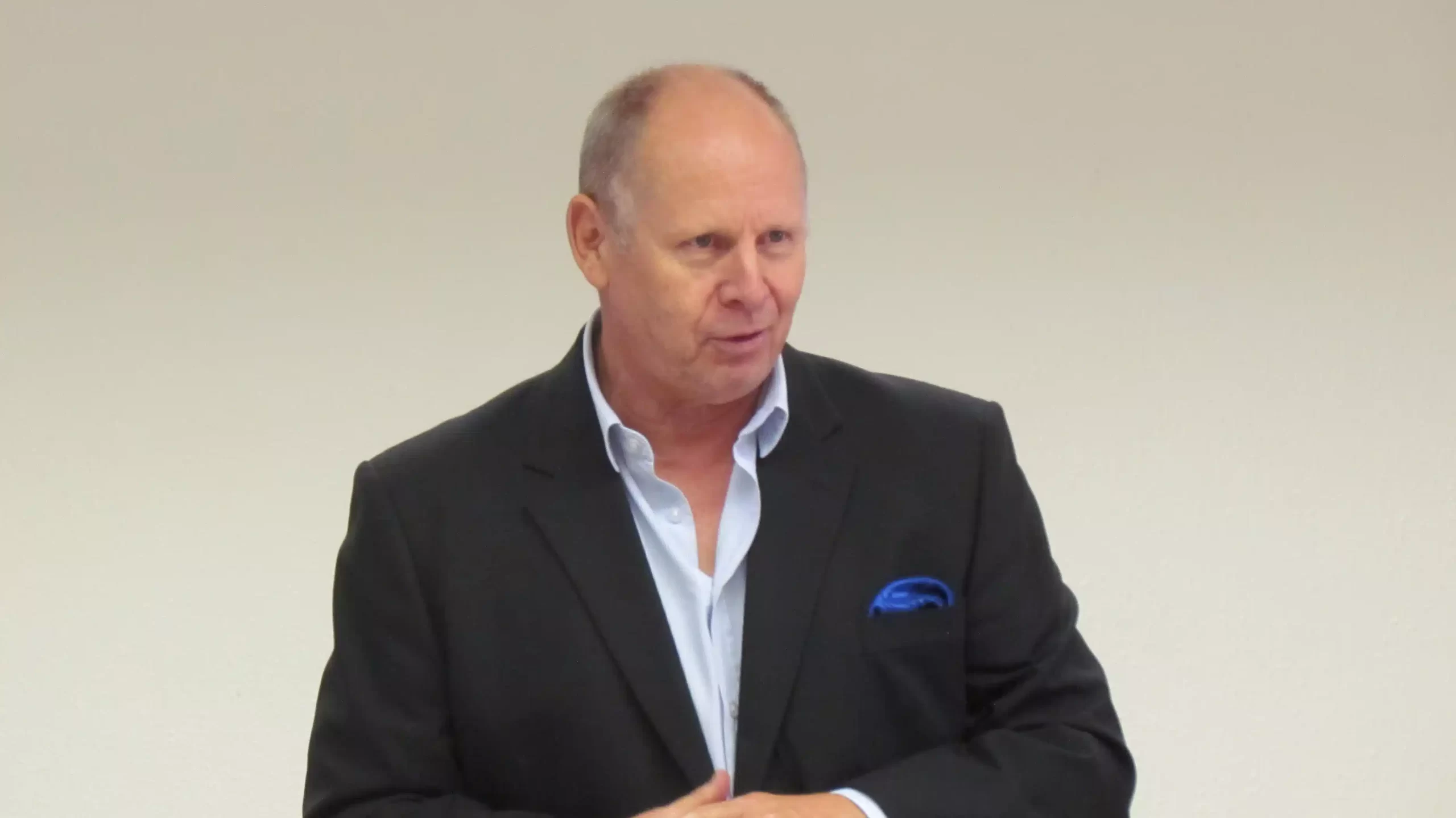 TonyDovale suitejacket 1 scaled Expert motivational Business speakers gauteng| Tony Dovale